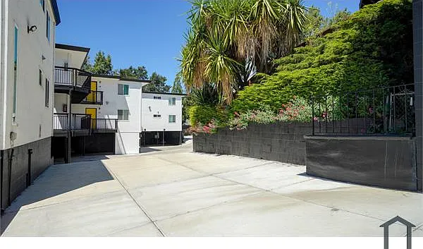 124 Farragut Ave #18 — Photo 33