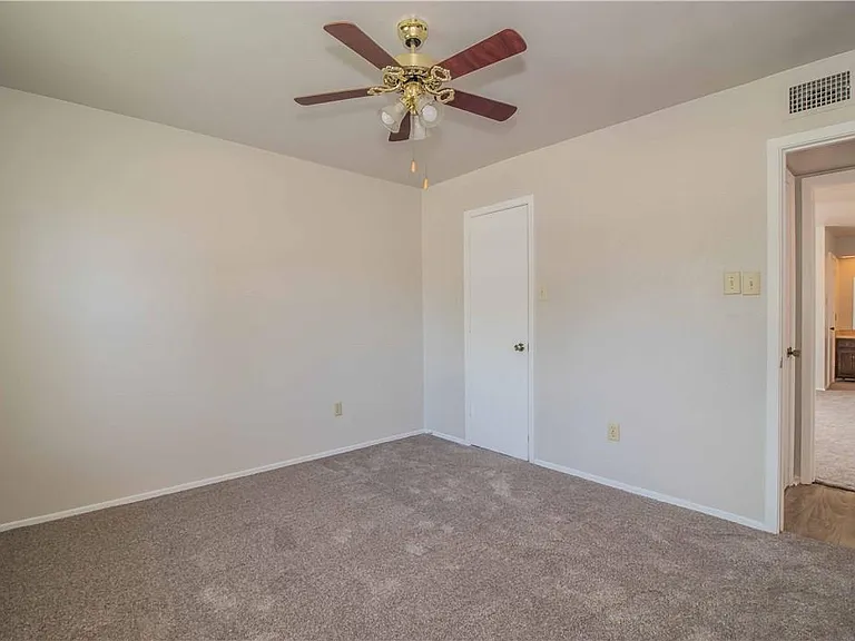 711 Edgemont Pl — Photo 16