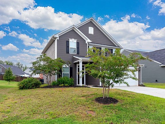 3rd image of 28 Wiltshire Cir