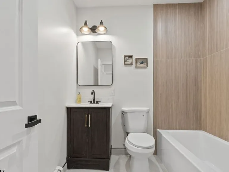 180 N 12th St #1 — Photo 6