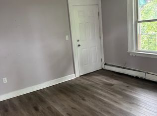 442 Barbour St #1B, Hartford, CT 06120