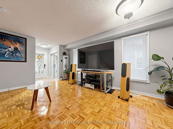 3rd image of 54 National Pine Dr