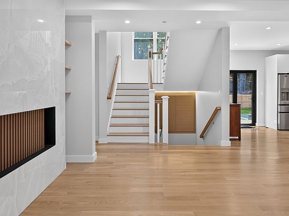 3rd image of 409 Pearl St