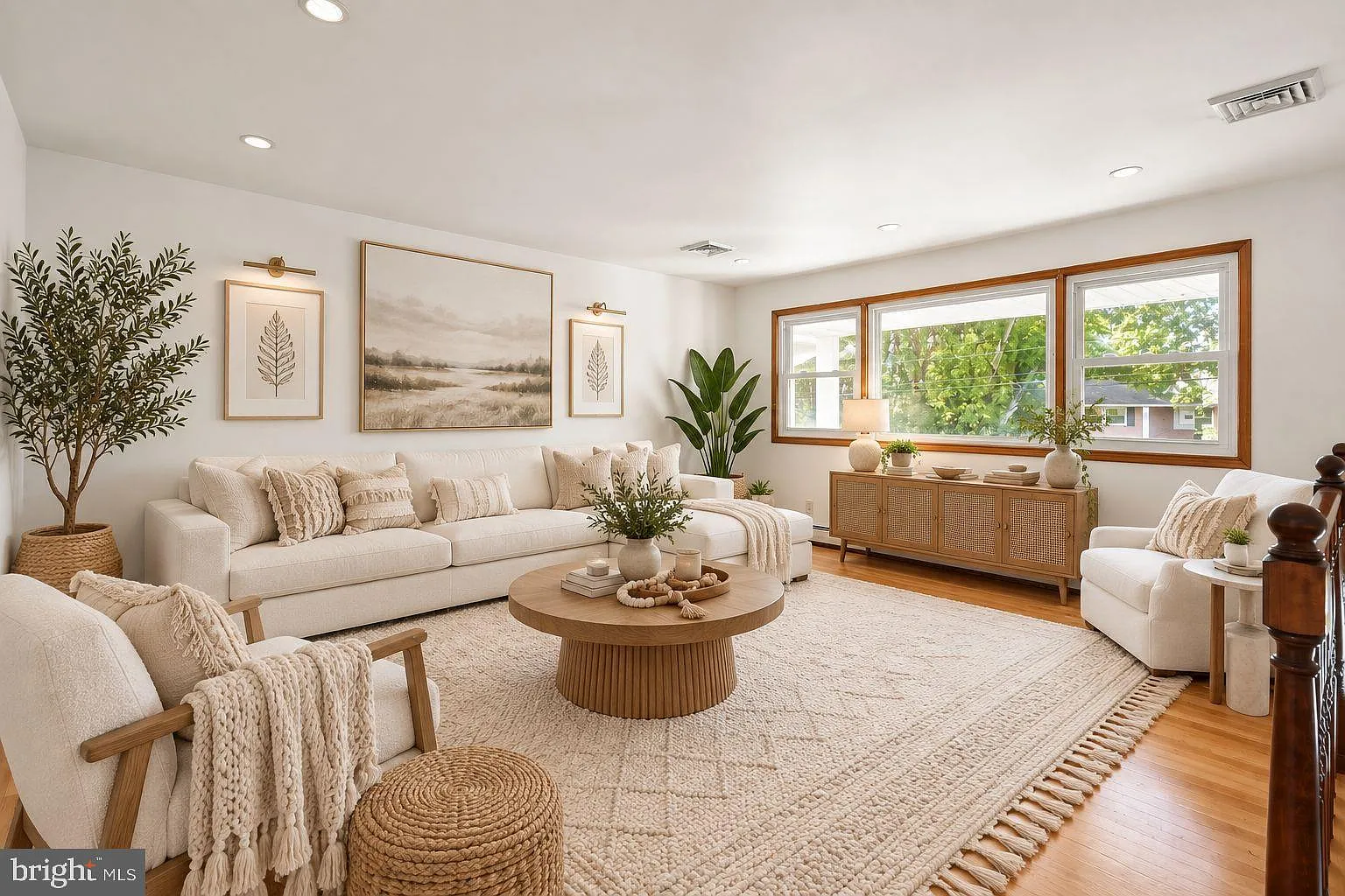 4 bed, 2.0 bath, 1812 sqft, $3,200 — Photo 3