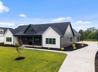 3392 Fairview Rd, Fountain Inn, SC 29644