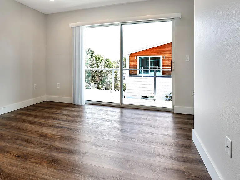 2066 Roselawn St — Photo 14