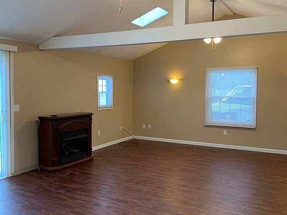 5th image of 353 Forest Hill Dr