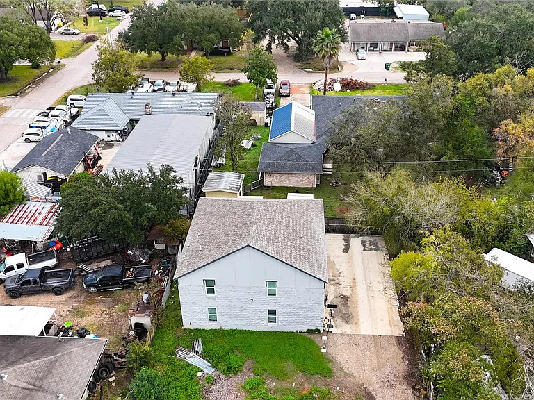 4323 Continental Dr — Photo 31