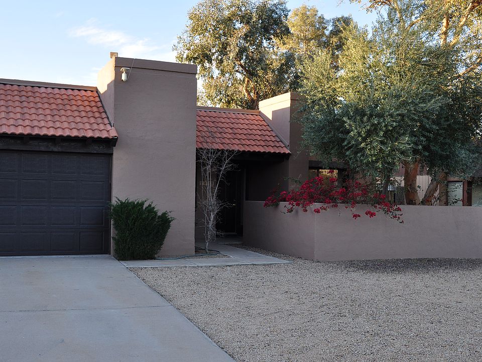 1st image of 2429 W Paradise Ln
