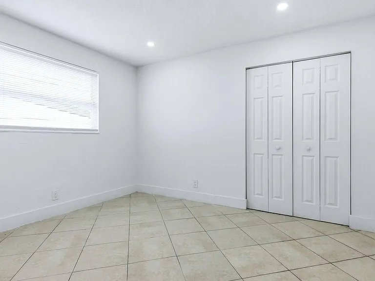 1015 NE 17th Ave #102 — Photo 7