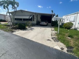 275 Yorkshire Ave, Fort Myers, FL 33908