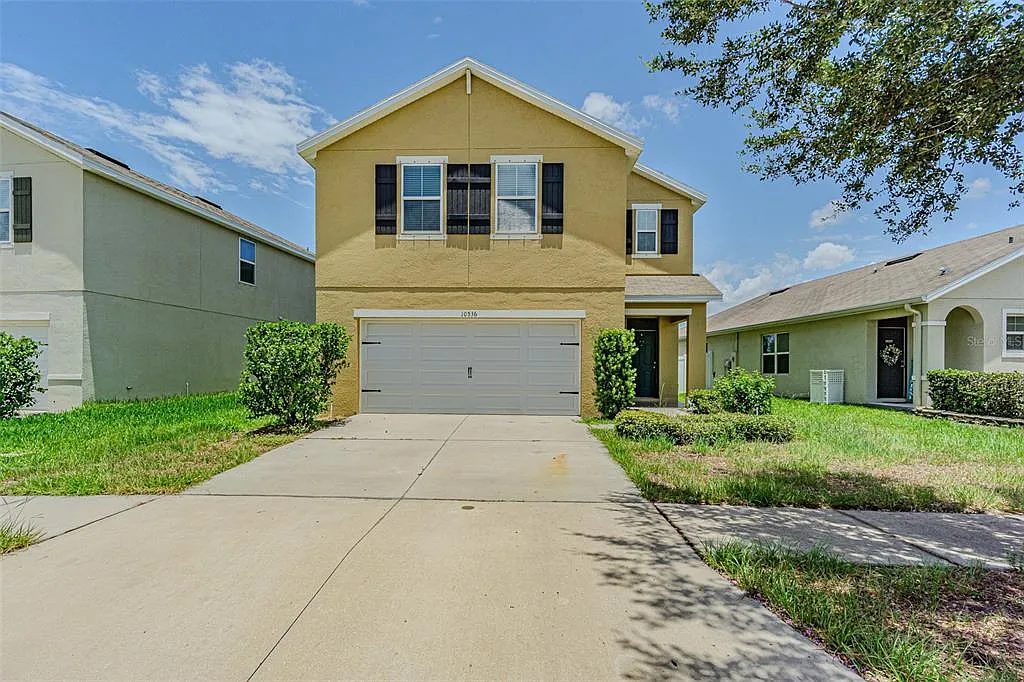 4 bed, 2.5 bath, 2328 sqft, $2,500 — Photo 1