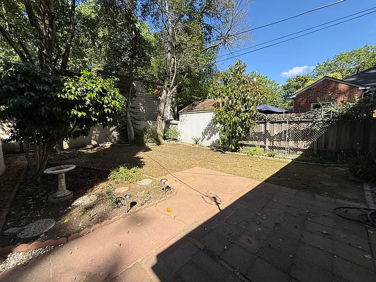 1813 Beverly Way — Photo 21