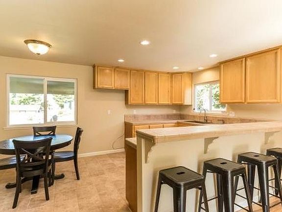 2nd image of 1722 Tracy Ln