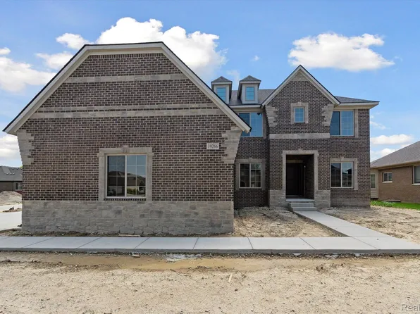 19266 Thompson Dr, Macomb, MI 48042