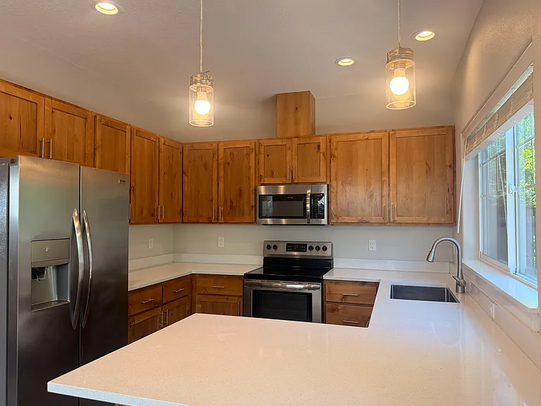 5711 Honey Bee St S — Photo 9