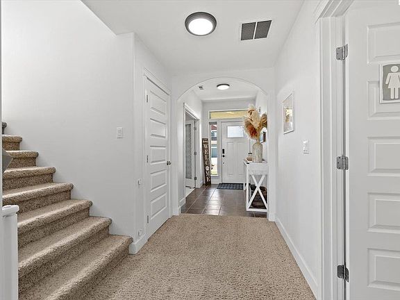 5th image of 3158 Hickory Ave