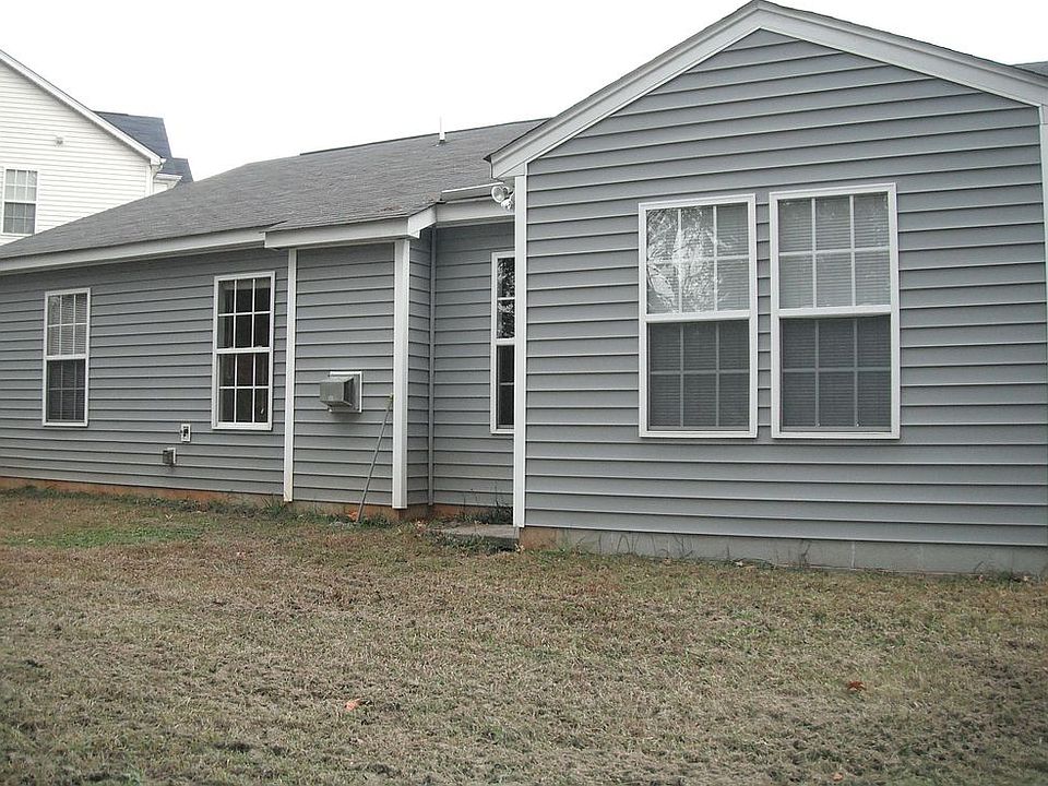 2nd image of 122 Northoaks Ct