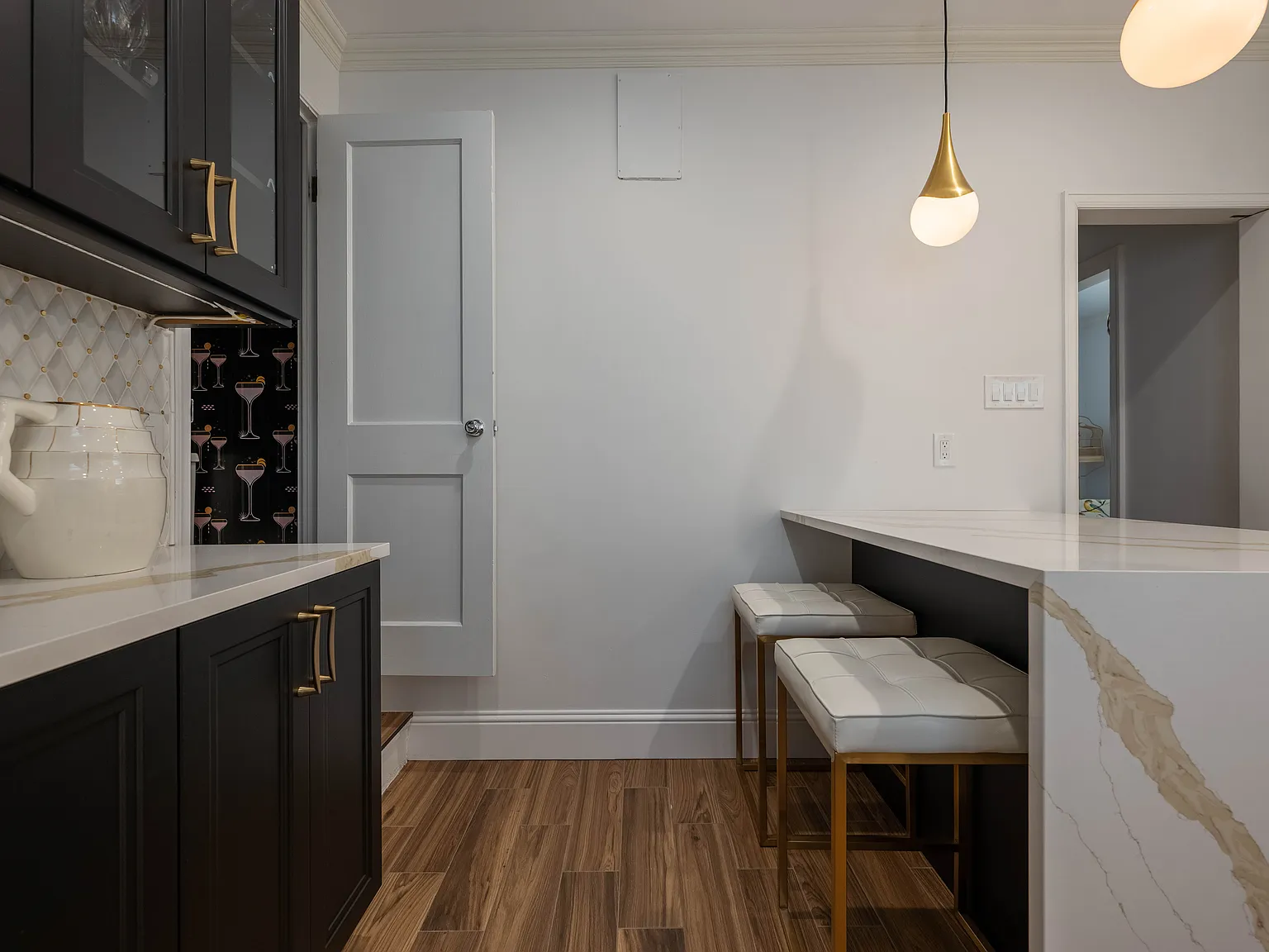 3 bed, 3400 sqft, $5,500 — Photo 2