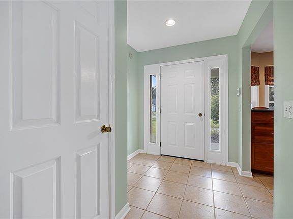 4th image of 81 Venetia View Cir