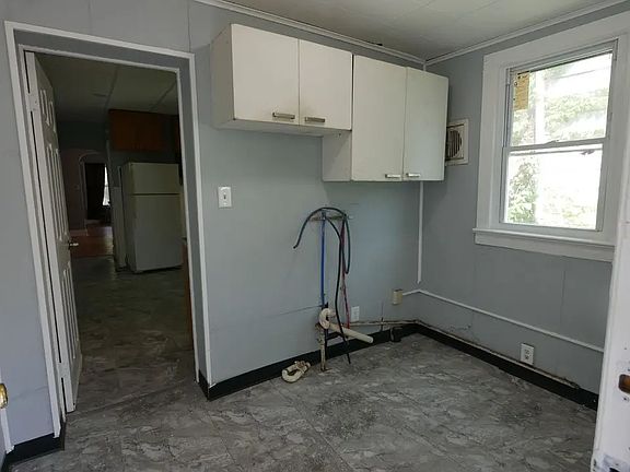 4th image of 58 Franklin St
