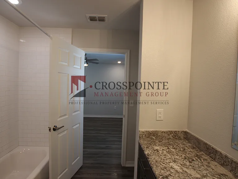 1927 Lindbergh Dr #301 — Photo 52