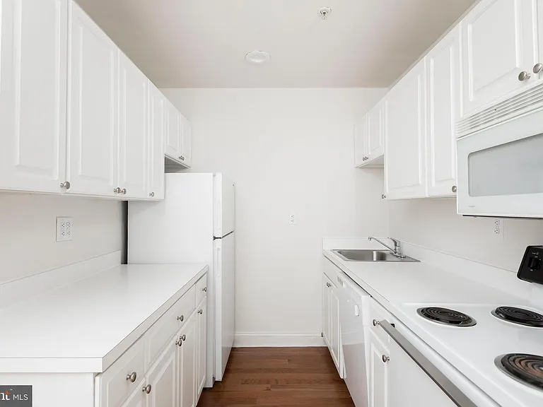 1411-5 Walnut St #801 — Photo 7