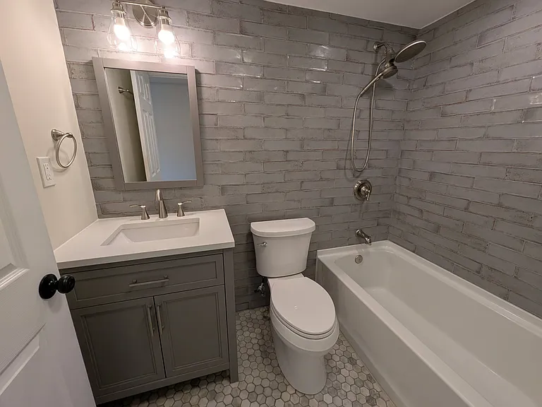 30 Woodrow Ave — Photo 13