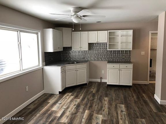 4th image of 8590 Wood St