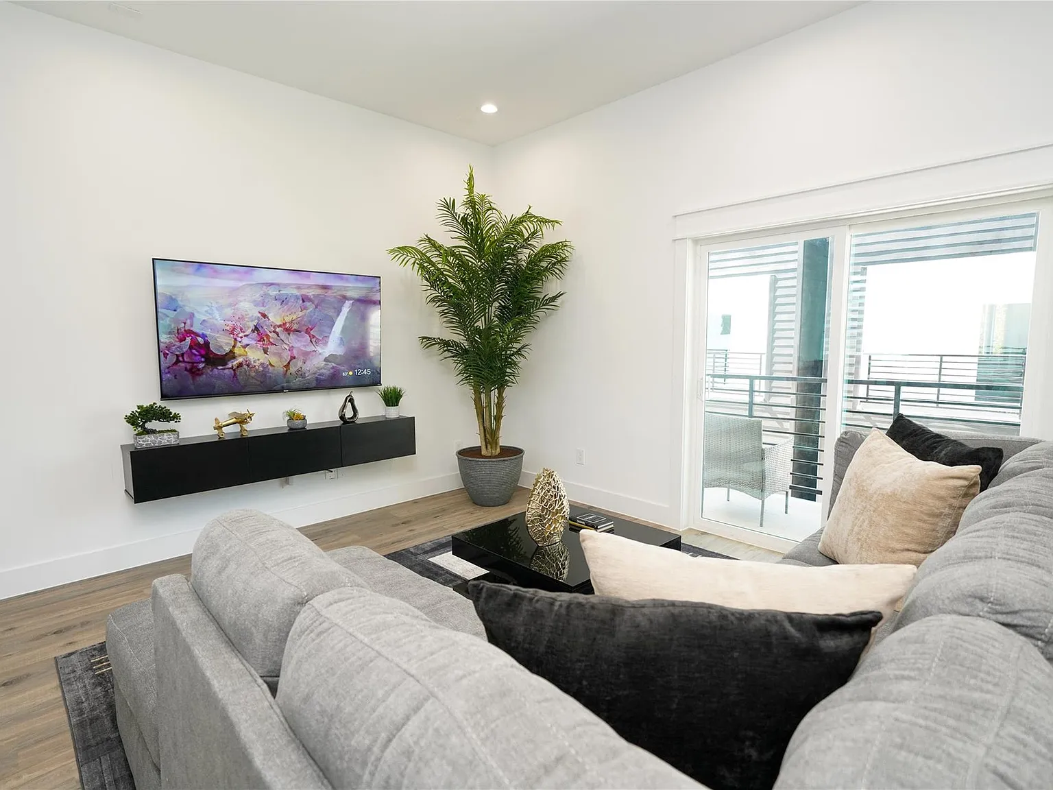 3 bed, 3.5 bath, 2261 sqft, $2,850 — Photo 3
