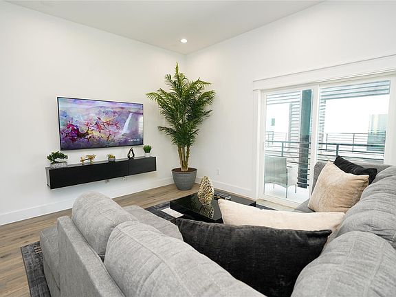 3rd image of 4607 Edmund St