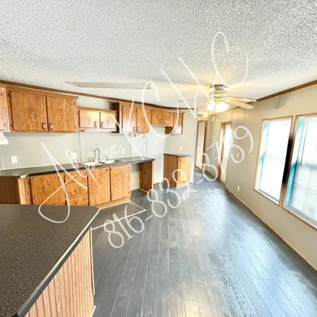 3 bed, 950 sqft, $999 — Photo 1