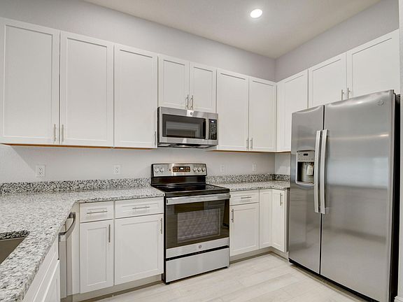 4th image of 703 Dawn Pl #C