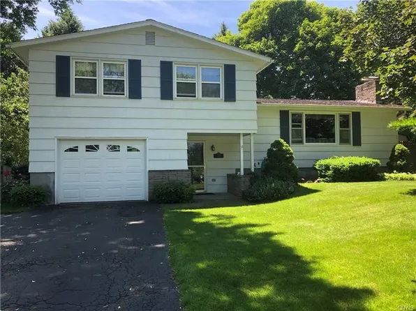 300 Blueberry Ln, Syracuse, NY 13219