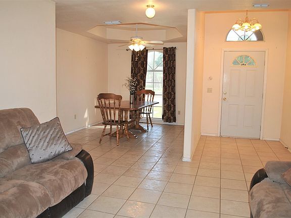 3rd image of 142 Flores Dr