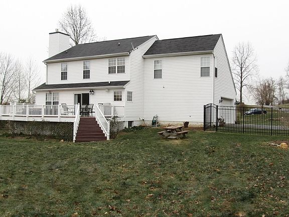 1+ acre lot, side-loaded garage