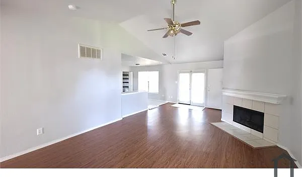 3 bed, 1266 sqft, $2,300 — Photo 3