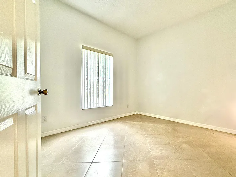 332 SW Glenwood Dr — Photo 12
