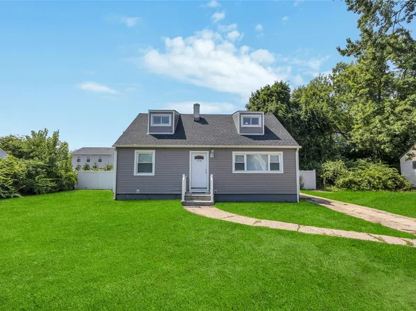 718 Taylor Avenue, East Patchogue, NY 11772