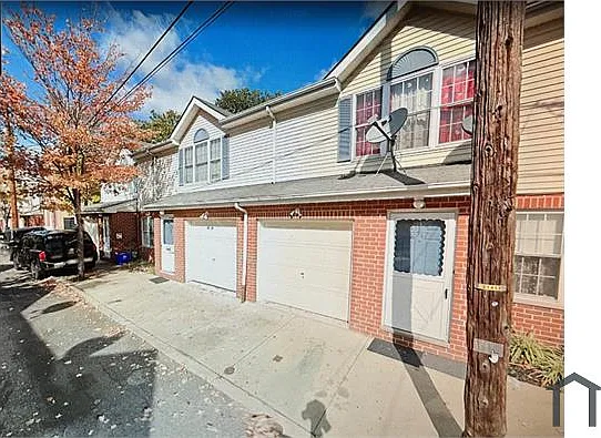 3 bed, $3,120 — Photo 1