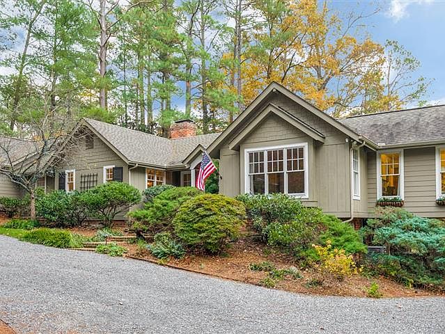 1st image of 401 Lakeway Dr