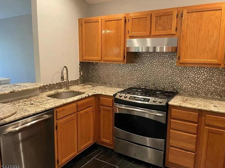 511 Chatfield Dr — Photo 8
