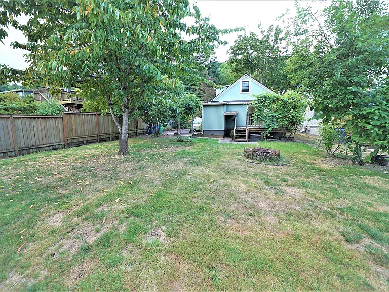 5726 S Corbett Ave — Photo 15