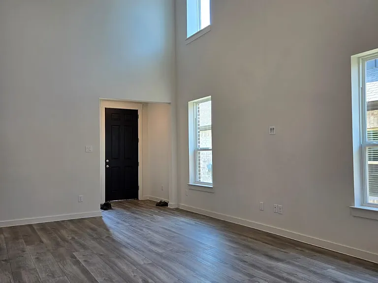 508 Weller Rd — Photo 2