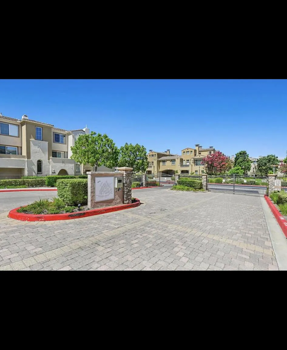 3 bed, 1238 sqft, $3,750 — Photo 1