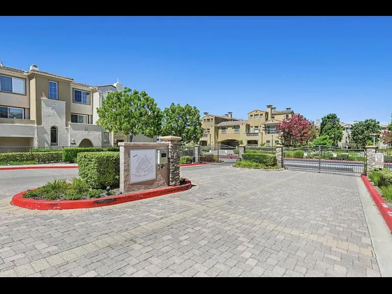 804 Almond Rd — Photo 1