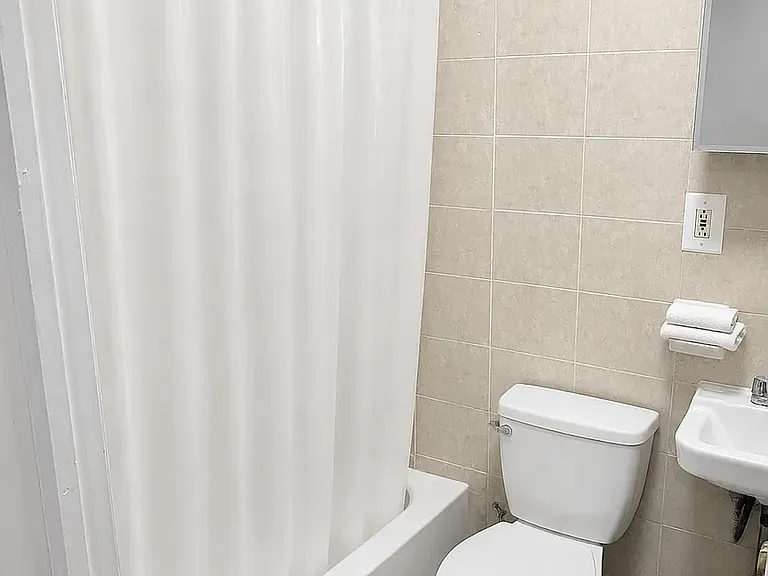 628 W 138th St #2R — Photo 5