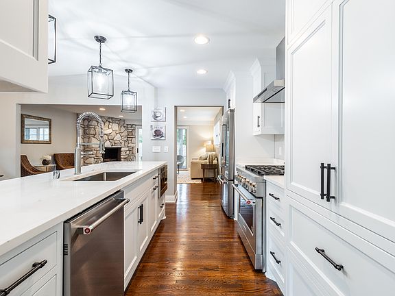 5th image of 6140 N Shoreland Ave