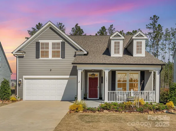 1501 Striped Bass Ln, Clover, SC 29710