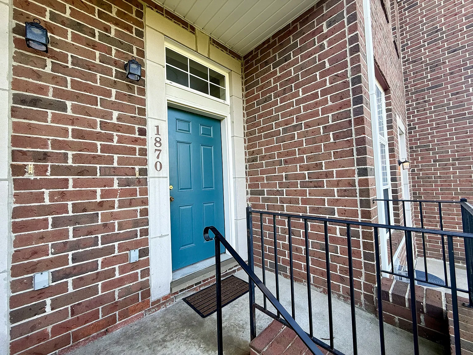 1870 Lindsay Lane - 1 — Photo 3
